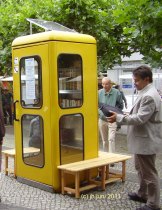 Gelb - wie sie als Telefonzelle bekannt war ... so kommt die MierendorffBoXX zurück auf den Platz