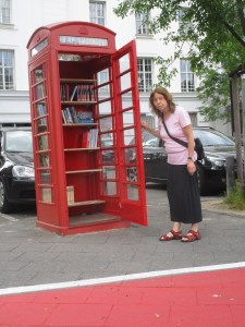 Englische telefonzelle wird zur Nachhaltigen BücherboXX