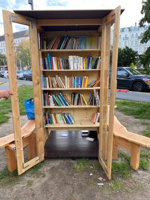 Neue Buchtauschbox am Südstern